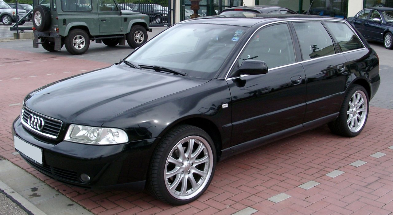 Front three-quarter view of a dark Audi A4 B5 Avant estate