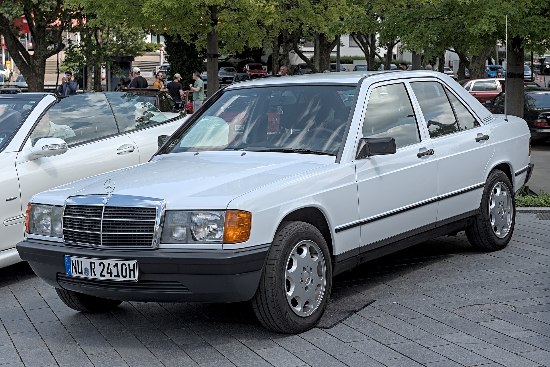 Front three-quarter view of a white Mercedes-Benz 190 W201 saloon