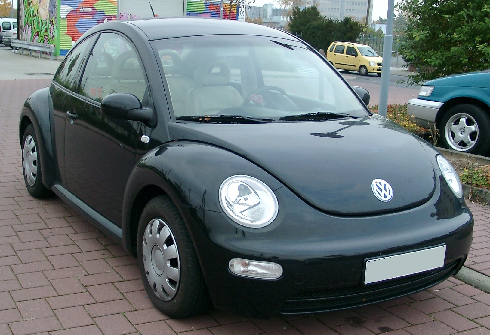 Front three-quarter view of a black Volkswagen New Beetle hatchback
